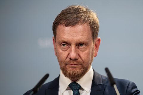 Kretschmer kritisiert die Debatte. (Archivbild) Foto: Carsten Koall/dpa