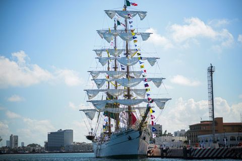 Die "Cuauhtémoc" im Hafen von Veracruz. Das Schiff kollidierte mit der Brooklyn Bridge