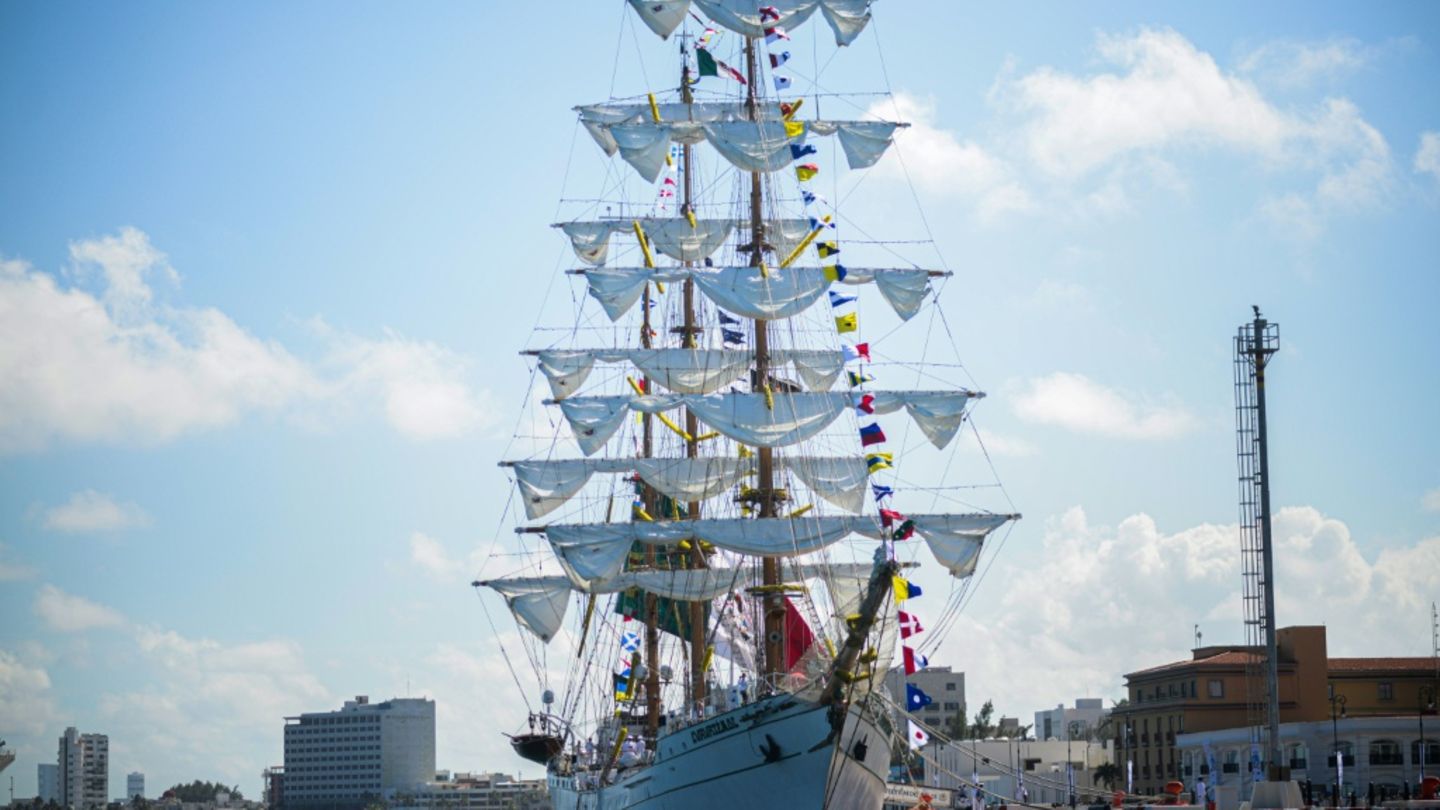 Die "Cuauhtémoc" im Hafen von Veracruz. Das Schiff kollidierte mit der Brooklyn Bridge