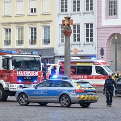 Bei der Todesfahrt starben unmittelbar fünf Menschen, darunter ein neun Wochen altes Baby. (Archivbild) Foto: Harald Tittel/dpa