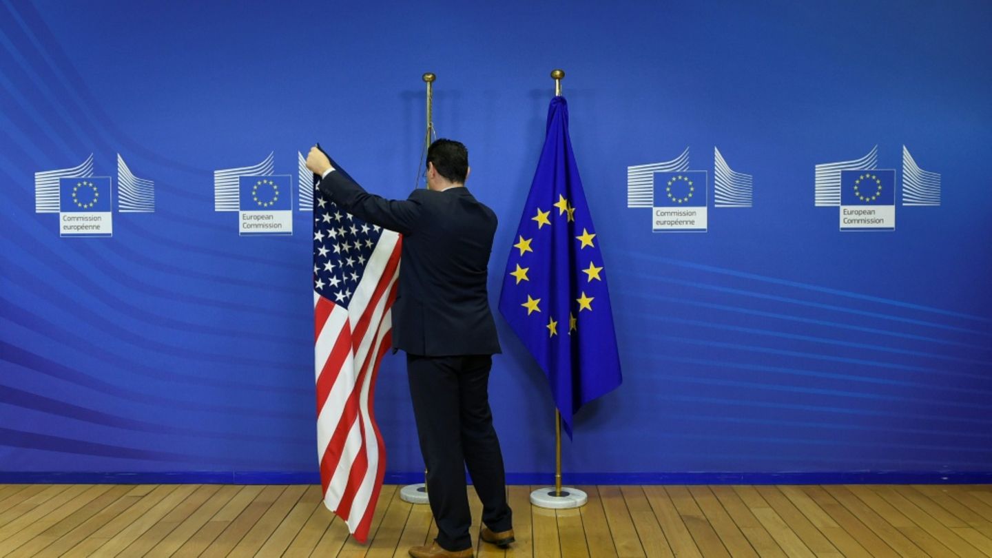 US- und EU-Flaggen