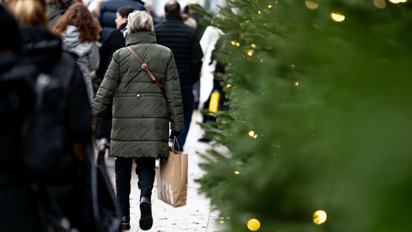 Die Konsumlaune in Deutschland ist derzeit schlecht - der Handelsverband Berlin-Brandenburg hofft aber auf ein "stabiles" Weihna