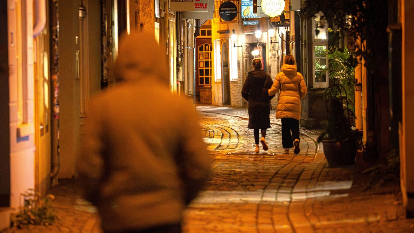 Dass Gefahr für Frauen besonders bei Dunkelheit im öffentlichen Raum droht, ist nach Einschätzung mehrerer Hilfseinrichtungen ei