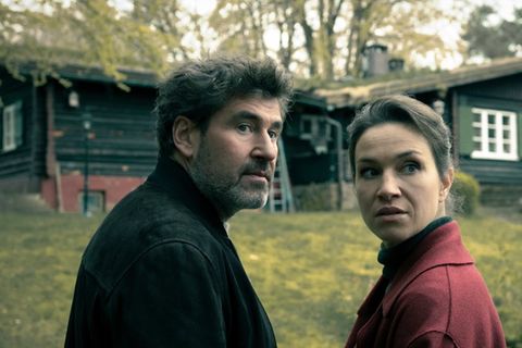 "Katharina Tempel - Was wir begehren": Georg König (Stephan Szász) und Katharina Tempel (Franziska Hartmann) stoßen auf ein ei