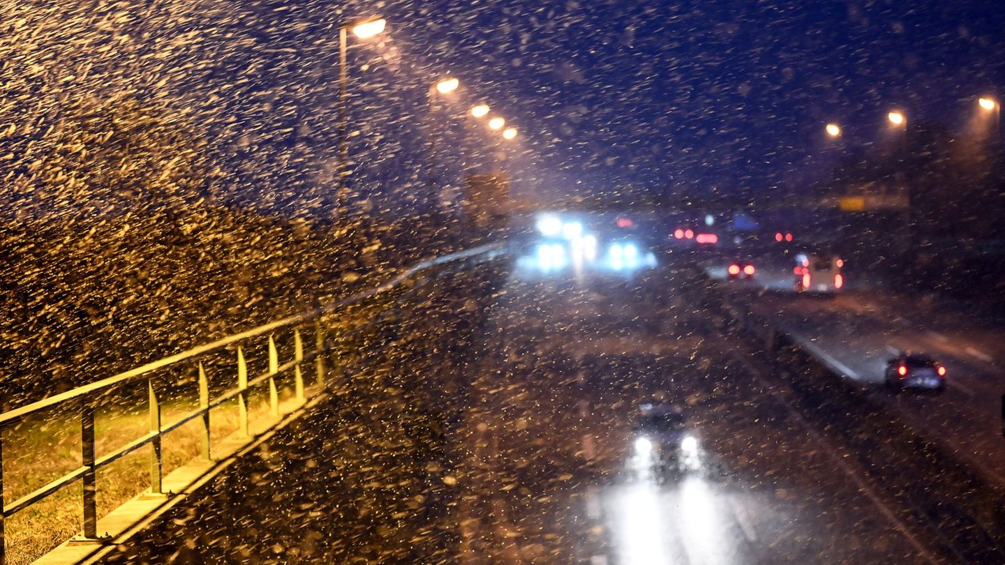 Erster-Schnee-Wintereinbruch-im-Nordwesten-sorgt-f-r-zahlreiche-Unf-lle