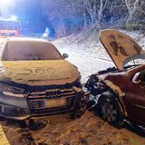 In Nordrhein-Westfalen erlitten zwei Autos wegen Glatteis einen Unfal