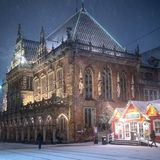 Das Schneegestöber hat Bremens Altstadt in ein kleines Winterwunderland verwandelt