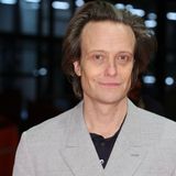 Auch August Diehl, einer der renommiertesten deutschen Charakterdarsteller, schnuppert hin und wieder Hollywood-Luft. Nach Quentin Tarantinos Karrierespritze "Inglourious Basterds" (2009) spielte der Berliner 2010 im Actionthriller "Salt" Angelina Jolies Ehemann. Außerdem war er in Robert Zemeckis' Drama "Allied – Vertraute Fremde" und in der Hauptrolle von Terrence Malicks "Ein verborgenes Leben" zu sehen.