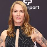 Nach ihrem großen Durchbruch mit Tom Tykwers "Lola rennt" (1998) standen für Franka Potente auch die Türen in Hollywood offen. 2001 wirkte sie an der Seite von Johnny Depp im Biopic "Blow" mit. Ihre bisher größte Hollywood-Rolle: In der "Bourne"-Actionreihe spielte sie die Freundin des gehetzten Jason Bourne. Auch als US-Serien-Darstellerin konnte sich Potente etablieren ("Taboo", "Titans").