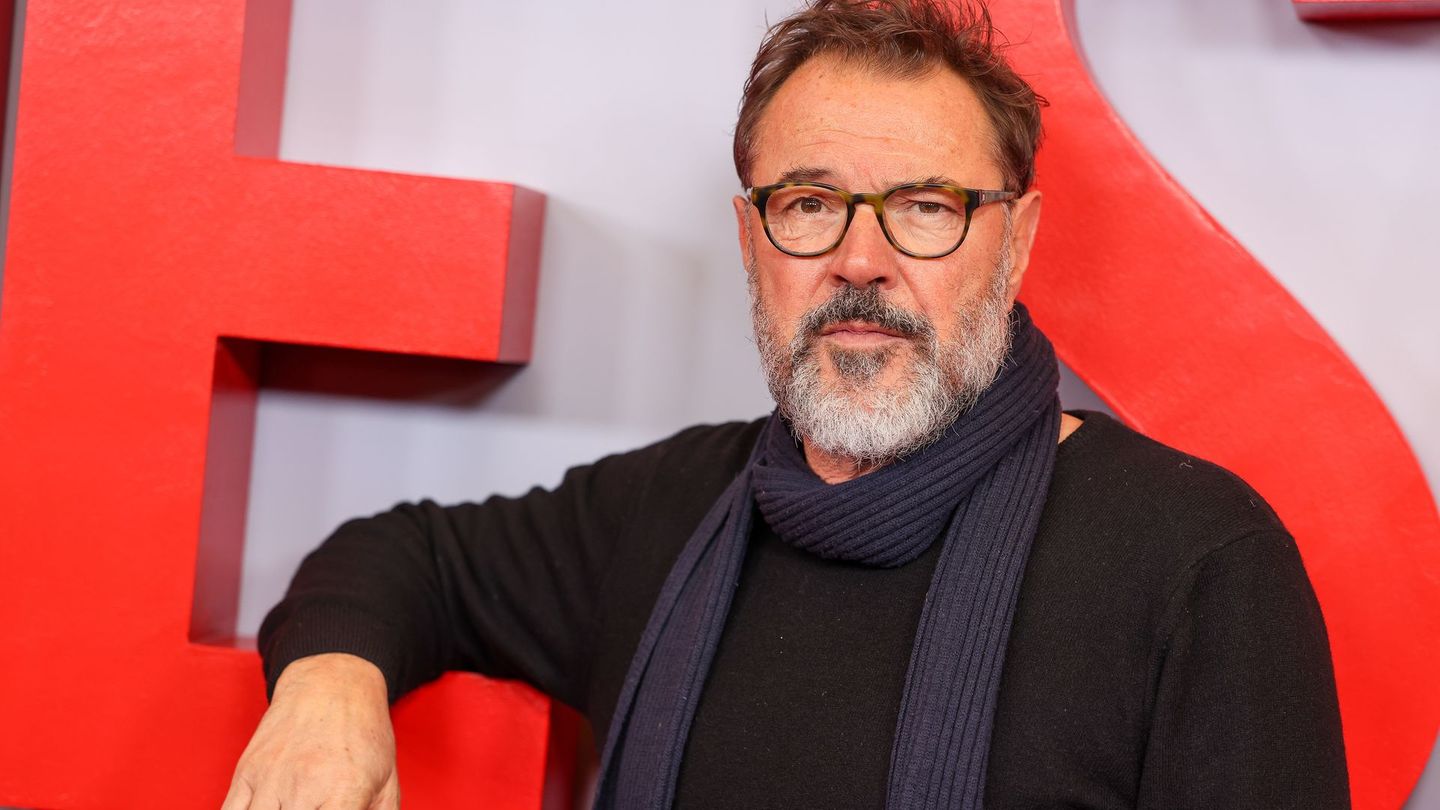 In "Das Leben der Anderen" und "Black Book" war er John Moore aufgefallen – der Regisseur engagierte Sebastian Koch prompt für eine tragende Rolle in "Stirb langsam 5 – Ein guter Tag zum Sterben" mit Bruce Willis. In "Bridge of Spies – Der Unterhändler" und "The Danish Girl" war der Karlsruher auch mit von der Partie.