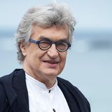 Francis Ford Coppola persönlich bat Wim Wenders, es nach dem Erfolg von "Der amerikanische Freund" 1977 doch mal in Hollywood zu versuchen. In den USA drehte der Düsseldorfer zunächst "Hammett", später unter anderem "Paris, Texas", "The Million Dollar Hotel" und "Every Will Be Fine". Seinen letzten Spielfilm drehte er in Japan: "Perfect Days" war 2024 in der Sparte Bester internationaler Film für einen Oscar nominiert.