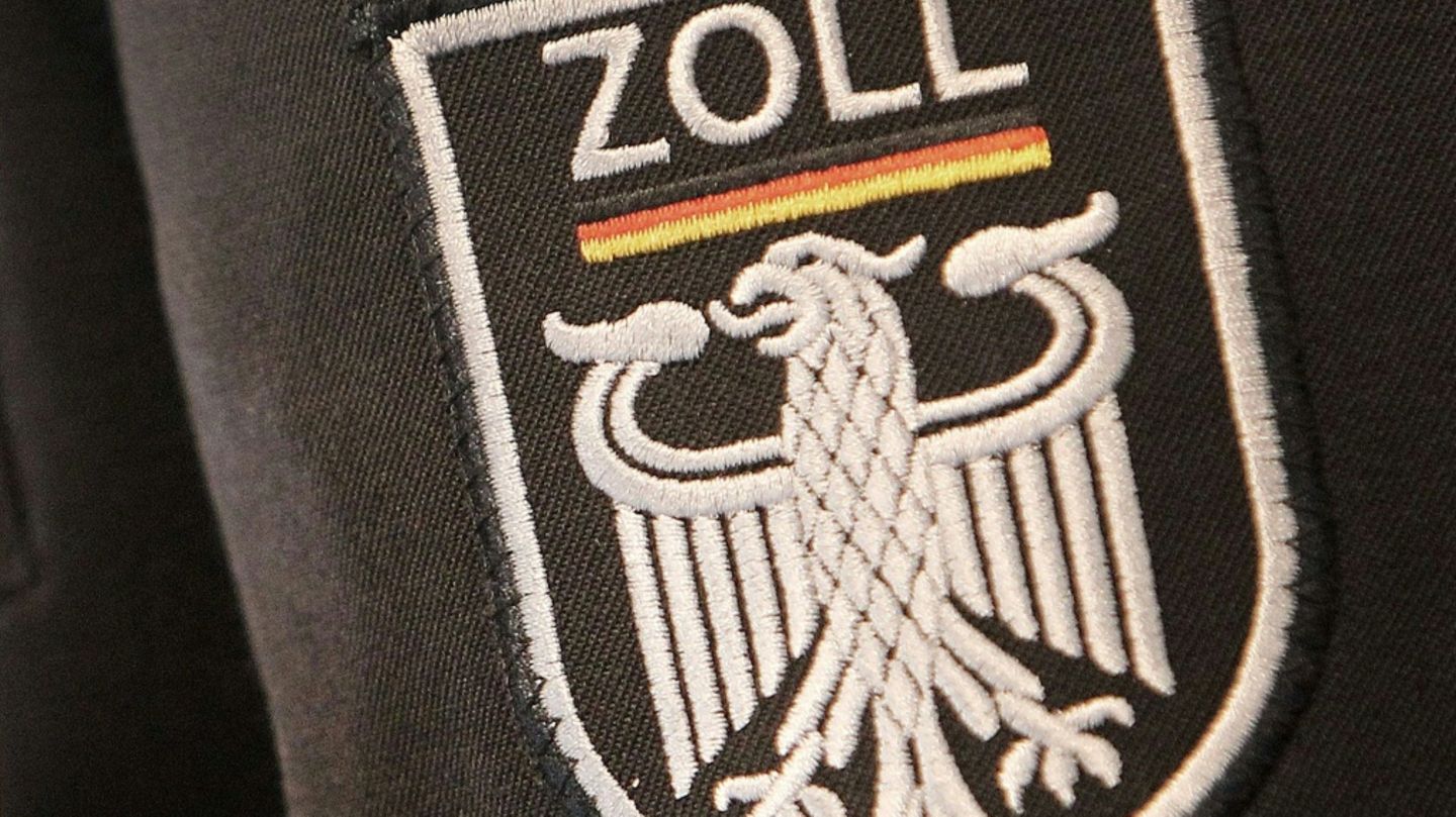 Münchner Flughafen: Zoll stoppt Reisende mit Singvögeln