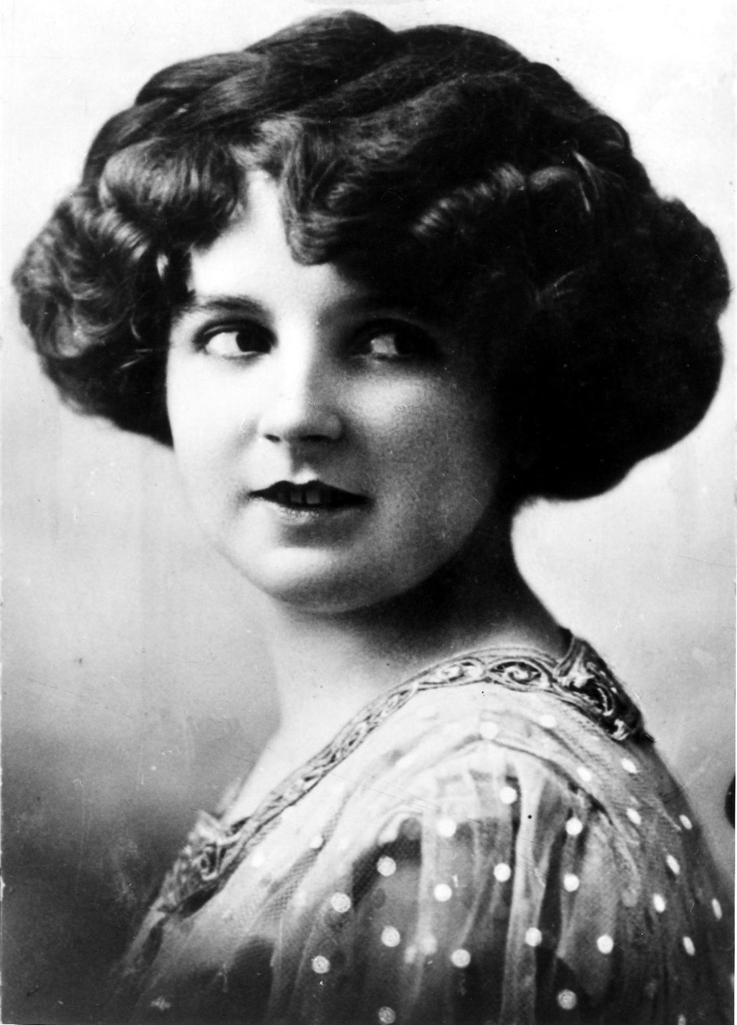 Die erste deutsche Schönheitskönigin Gertrud Sieg 1909