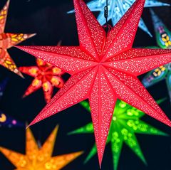 In Berlin und Brandenburg starten heute viele Weihnachtsmärkte. Foto: Jens Kalaene/dpa