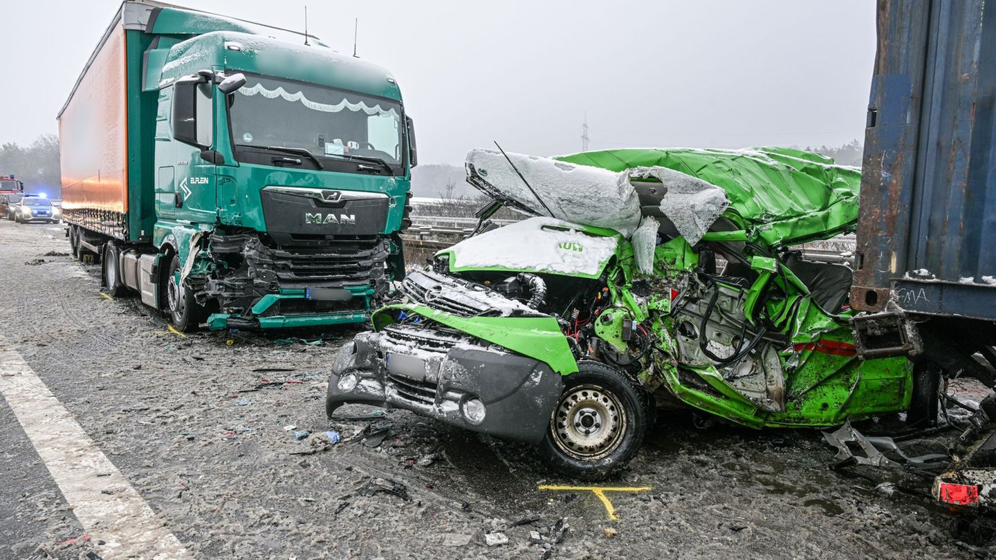 Verkehr und Wetter: Wintereinbruch mit fatalen Folgen – Unfälle und Tote