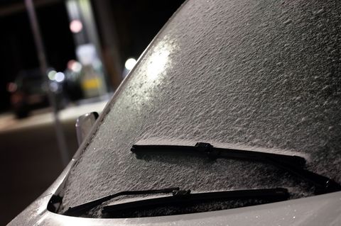 Viele Autofahrer in Sachsen-Anhalt mussten am Morgen ihre Scheiben kratzen. (Symbolbild) Foto: Karl-Josef Hildenbrand/dpa