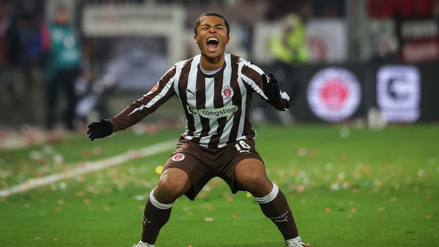 Frustriert: St. Paulis Joel Chima Fujita beim Spiel gegen Union Berlin. Foto: Christian Charisius/dpa