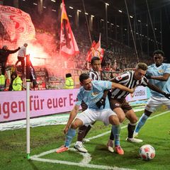 Viel Einsatz: Rani Khedira (l) und Derrick Köhn (r) von Union Berlin im Kampf um den Ball mit Hauke Wahl und Joel Chima Fujita v