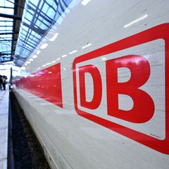 Für Baumaßnahmen sperrt die Deutsche Bahn Strecken in Thüringen, das wirkt sich nicht nur auf den Nahverkehr aus. (Symbolbild) F