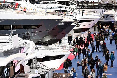 Für Luxusjachten geben die Reichen auch 2025 mehr Geld aus. (Archivbild) Foto: Federico Gambarini/dpa