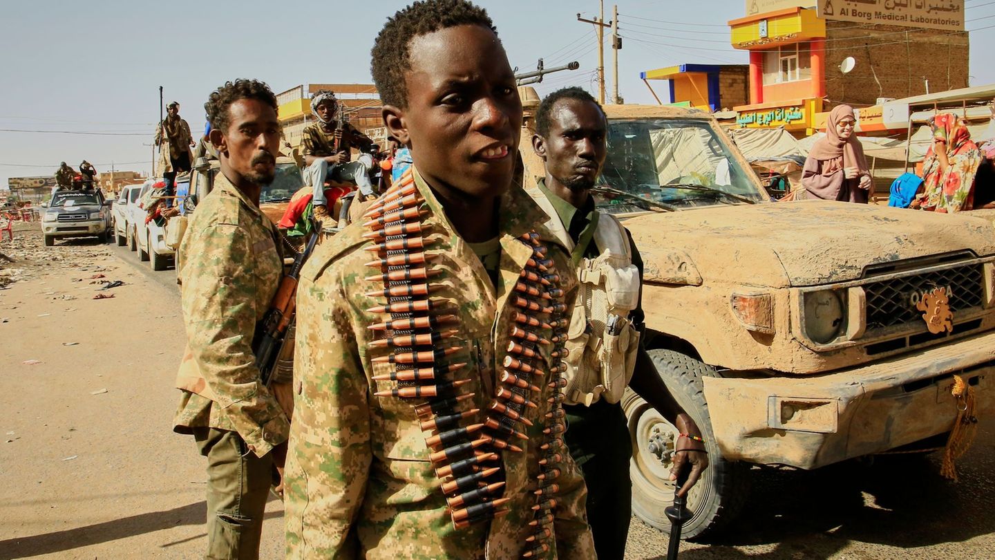 Die sudanesische Armee kämpft seit 2023 gegen die RSF-Miliz, doch diese kontrolliert mittlerweile etwa das halbe besiedelte Gebi
