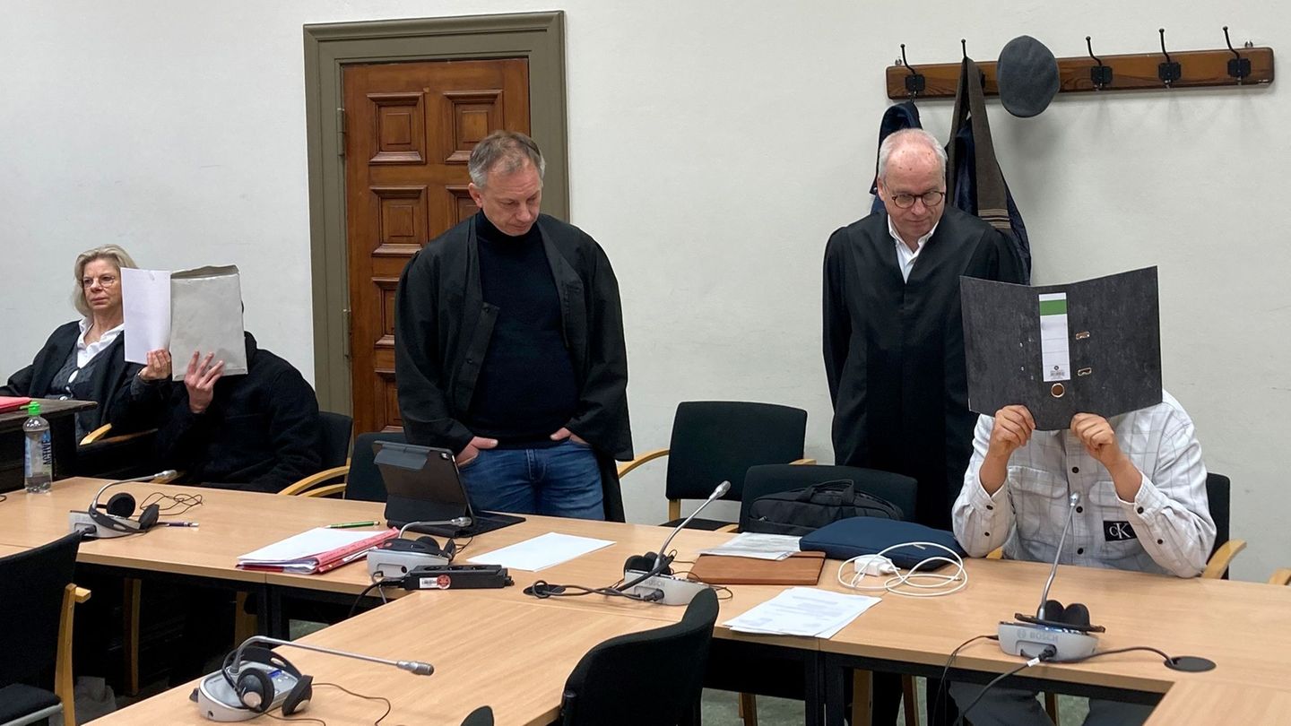 Die beiden Angeklagte zeigen sich vor Gericht geständig. Foto: Bernhard Sprengel/-/dpa