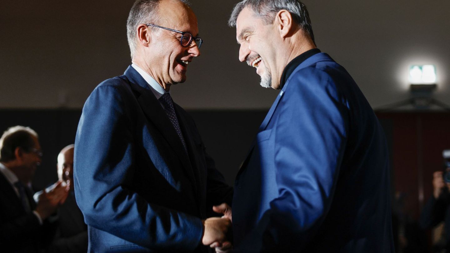 Wollen auch auf dem CSU-Parteitag Einigkeit demonstrieren: Friedrich Merz und Markus Söder. (Archivbild) Foto: Tobias Koch/CDU/C