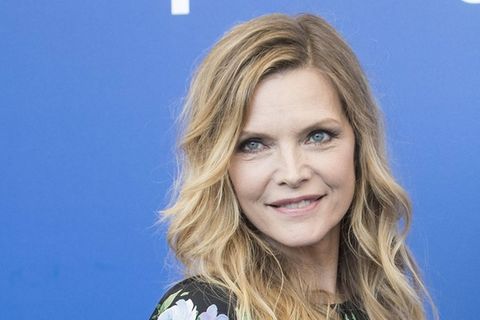 Michelle Pfeiffers Adoptivtochter Claudia Rose hat ein Kind bekommen und machte damit den Hollywoodstar zur Großmutter.