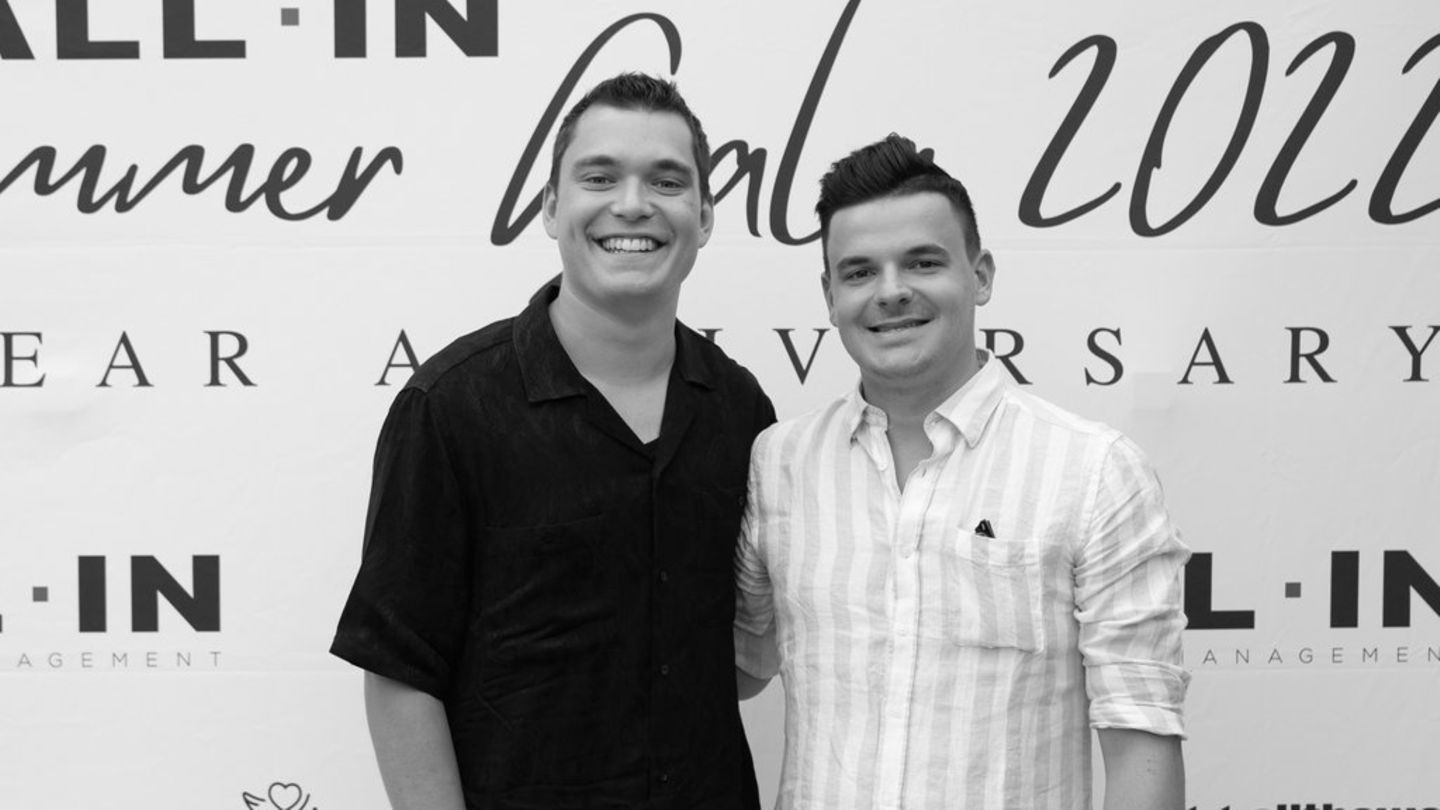 Tim Lehmann and Jan Zimmermann (r.), hier im Jahr 2022, wurden mit dem YouTube-Kanal "Gewitter im Kopf" bekannt.