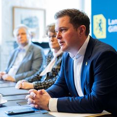 Mit erst 34 Jahren ist Philipp Raulfs (SPD) jüngster Landrat Niedersachsens. Foto: Michael Matthey/dpa