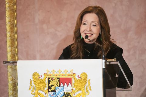Sieht die Auszeichnung auch als Ansporn: Schlagersängerin Vicky Leandros. Foto: Malin Wunderlich/dpa