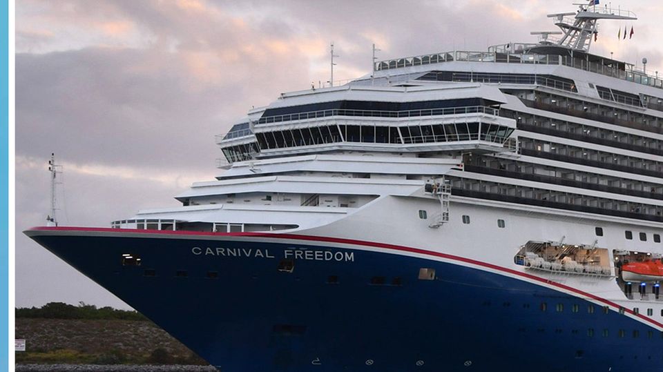 Kreuzfahrtriese und Raketenstart