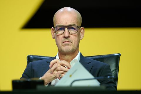 Bedröppelte Miene bei BVB-Geschäftsführer Carsten Cramer wegen des Wahlergebnisses für den neuen Vereinspräsidenten Hans-Joachim