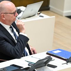 Brandenburgs Ministerpräsident Dietmar Woidke (SPD) äußert sich zur internen Krise der BSW-Landtagsfraktion (Archivbild). Foto: