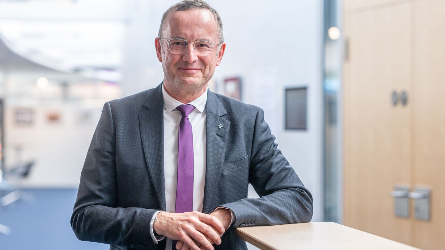 Christian Kopp ist Landesbischof der Evangelisch-Lutherischen Kirche in Bayern. (Archivbild) Foto: Armin Weigel/dpa