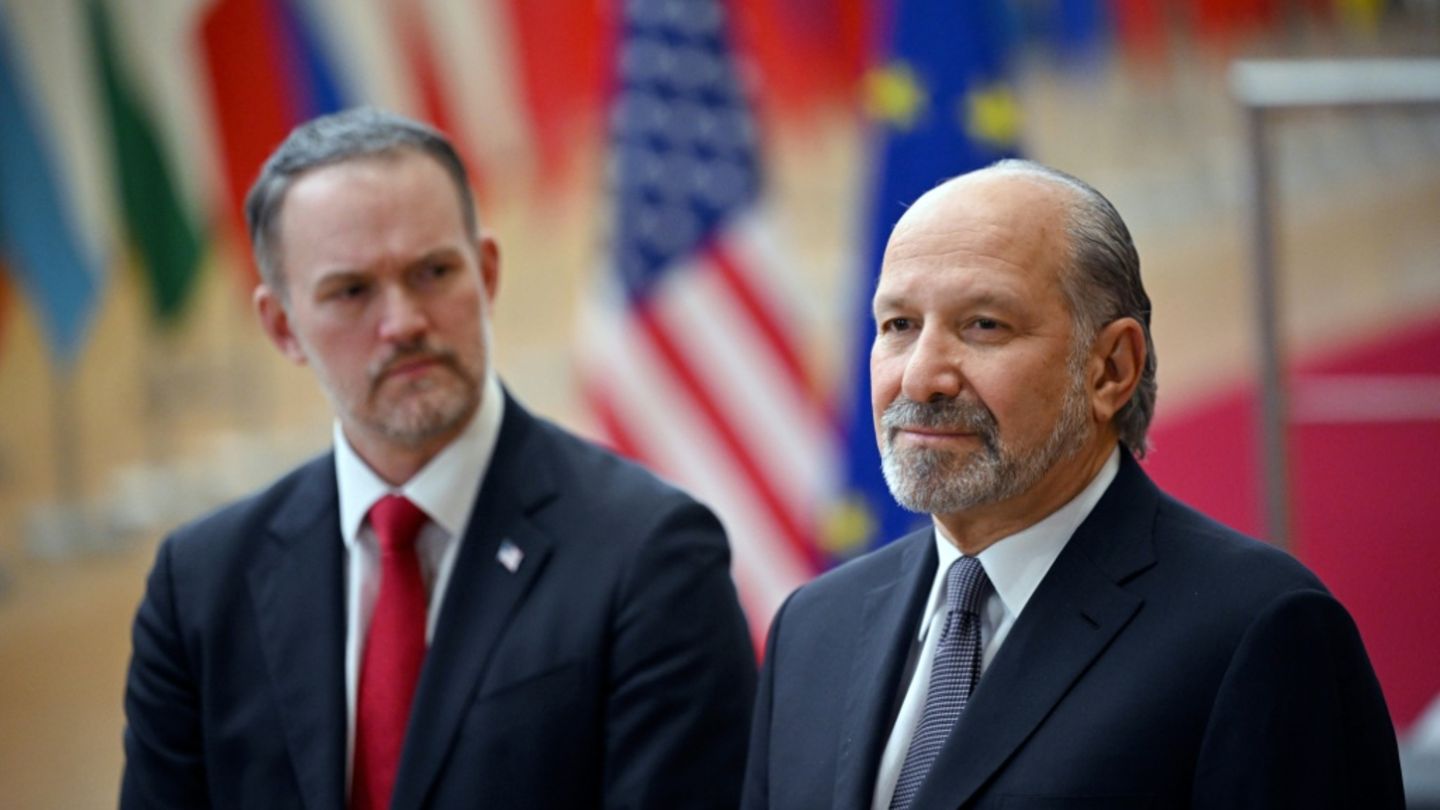 Der US-Handelsbeauftragte Jamieson Greer und Handelsminister Howard Lutnick (r.)