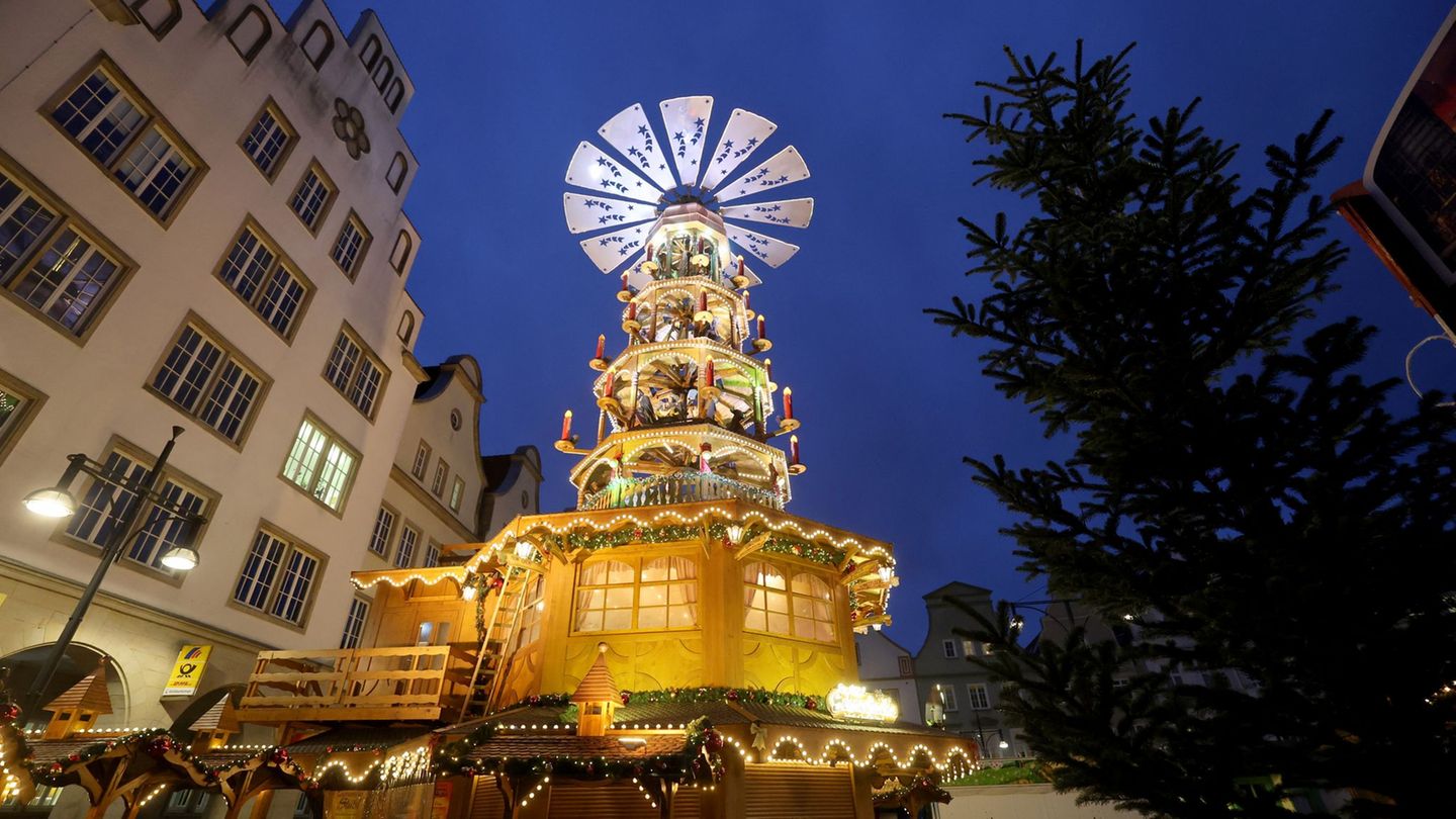 Der nach eigenen Angaben größte Weihnachtsmarkt Norddeutschlands lockt mit einer Schlemmer- und Marktmeile, einem Weihnachtsrumm