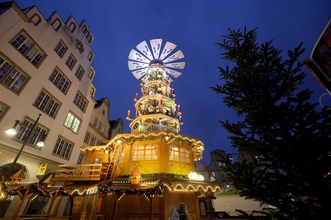 Der nach eigenen Angaben größte Weihnachtsmarkt Norddeutschlands lockt mit einer Schlemmer- und Marktmeile, einem Weihnachtsrumm