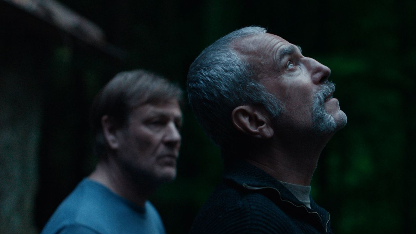 Ob höhere Mächte am Werk sind, fragen sich die Veteranen und Brüder Jem (Sean Bean, links) und Ray (Daniel Day-Lewis).