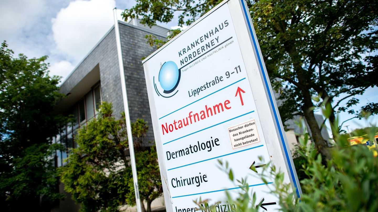 Das insolvente Krankenhaus Norderney soll von der Stadt übernommen werden. (Archivbild) Foto: Hauke-Christian Dittrich/dpa