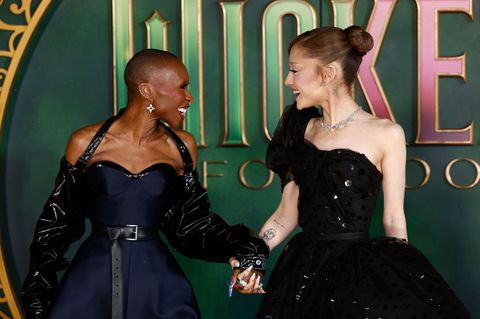 Cynthia Erivo (l) und Ariana Grande spielen die Hauptrollen in "Wicked". (Archivbild) Foto: Millie Turner/Invision/AP/dpa