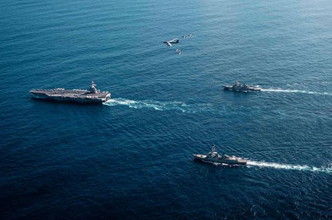 Kriegsschiffe auf dem Weg nach Venezuela