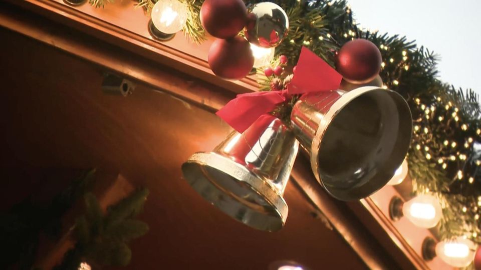 Glocken auf dem Weihnachtsmarkt.