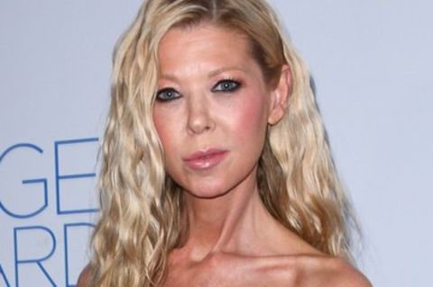 Tara Reid ist am Sonntagmorgen von Sanitätern auf einer Trage aus einem Hotel gebracht worden.