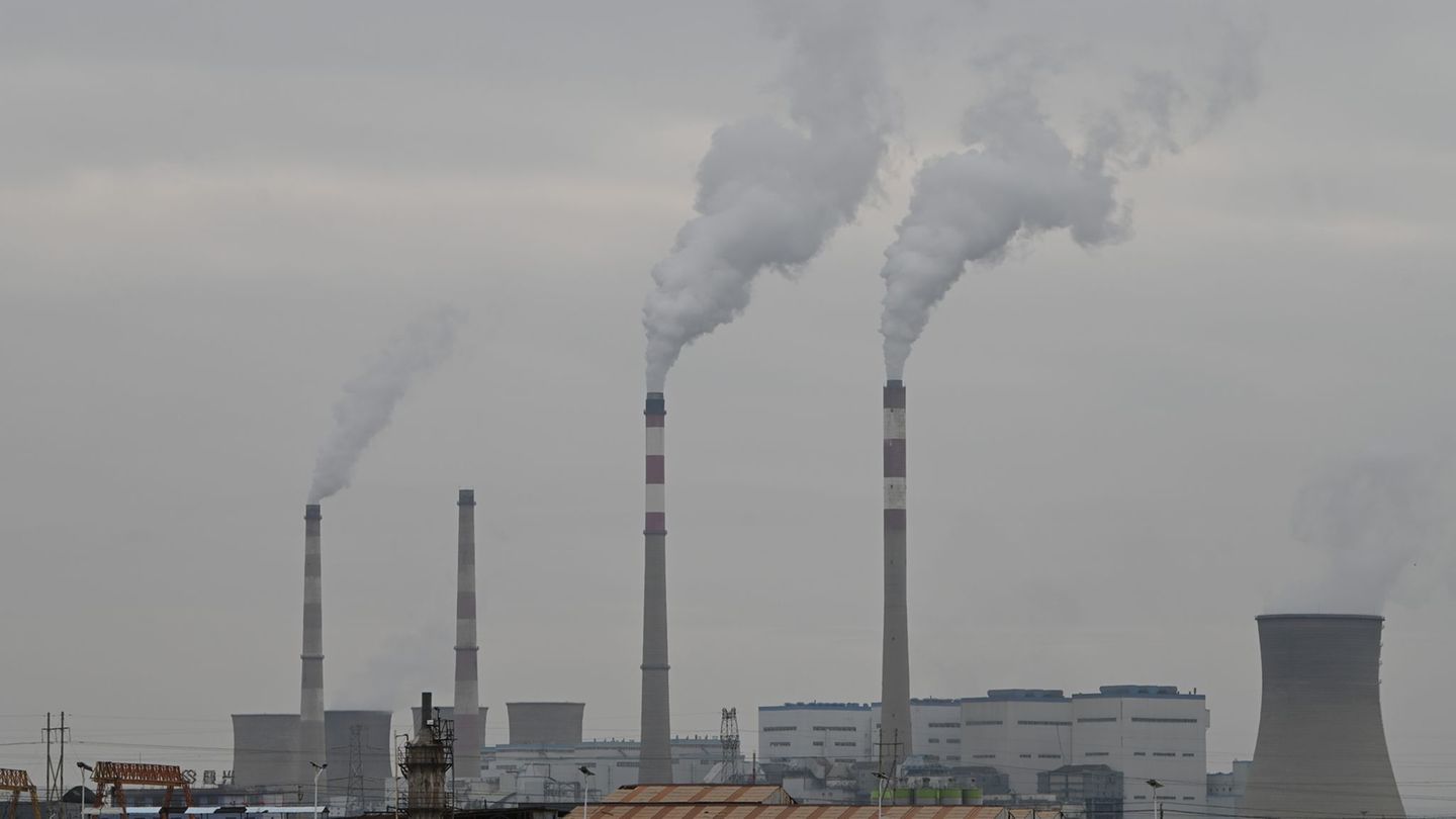 Greenpeace hat einen sinkenden Zubau von Kohlekraftkapazität in China errechnet. (Symbolbild) Foto: Johannes Neudecker/dpa