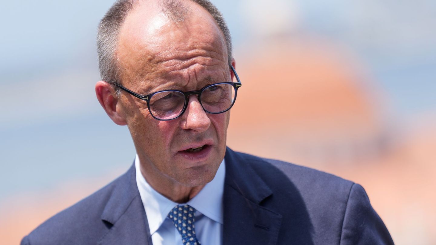 Nach seiner Teilnahme an einem Regierungstreffen in Angola wird Kanzler Friedrich Merz zu einem Antrittsbesuch in Hamburg erwart