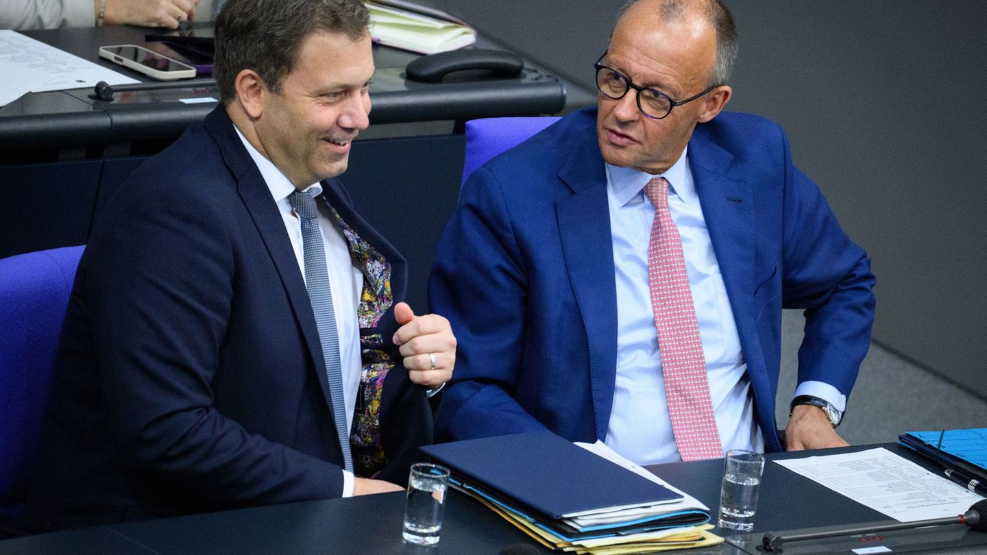 Am Dienstag Klingbeil, am Mittwoch Merz: Vizekanzler und Kanzler reden in der Haushaltswoche im Bundestag. Foto: Bernd von Jutrc