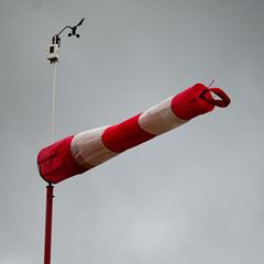 Die Vorlaufzeit für eine Tornadowarnung beträgt im günstigsten Fall nur wenige Minuten. (Symbolbild) Foto: Marius Bulling/dpa