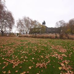 In den nächsten Tagen bleibt der Himmel grau und bedeckt (Symbolbild). Foto: Thomas Frey/dpa