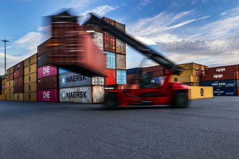 Europas größte Volkswirtschaft wird nach Einschätzung von Volkswirten im laufenden Jahr allenfalls minimal wachsen. (Symbolbild)